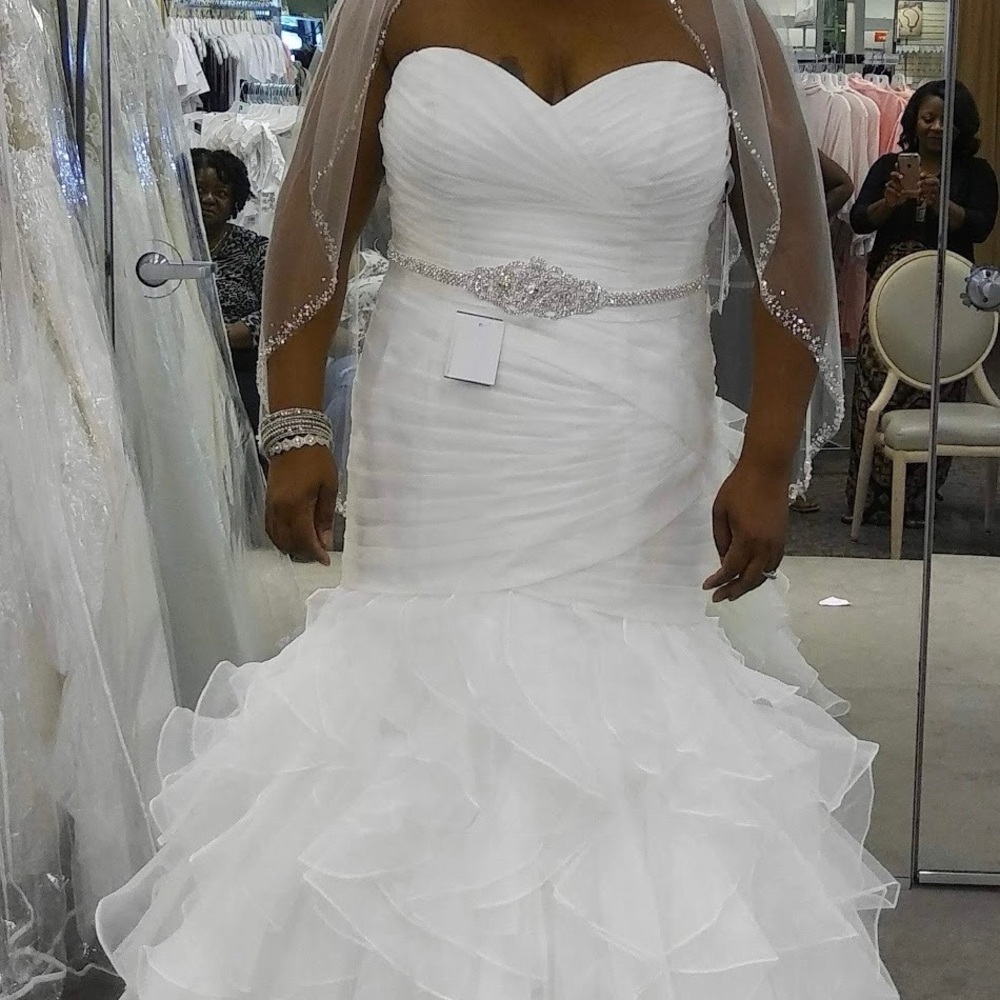 Elegant White Ruffled Wedding Dress